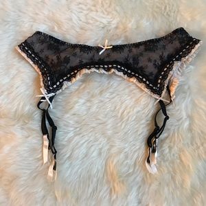 Victoria’s Secret baby pink & black lace garter